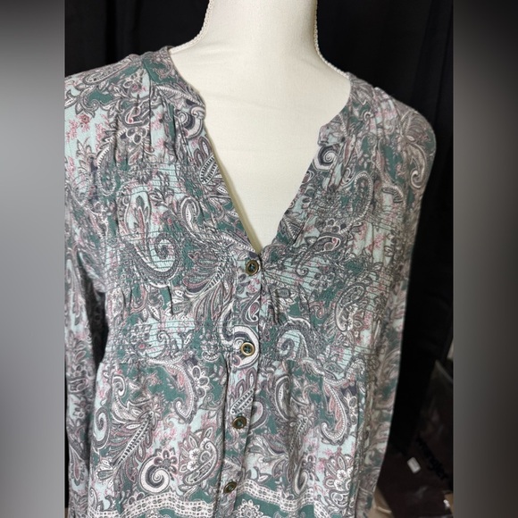 Knox Rose | soft colors paisley print smocked button front long sleeve blouse - Picture 2 of 11